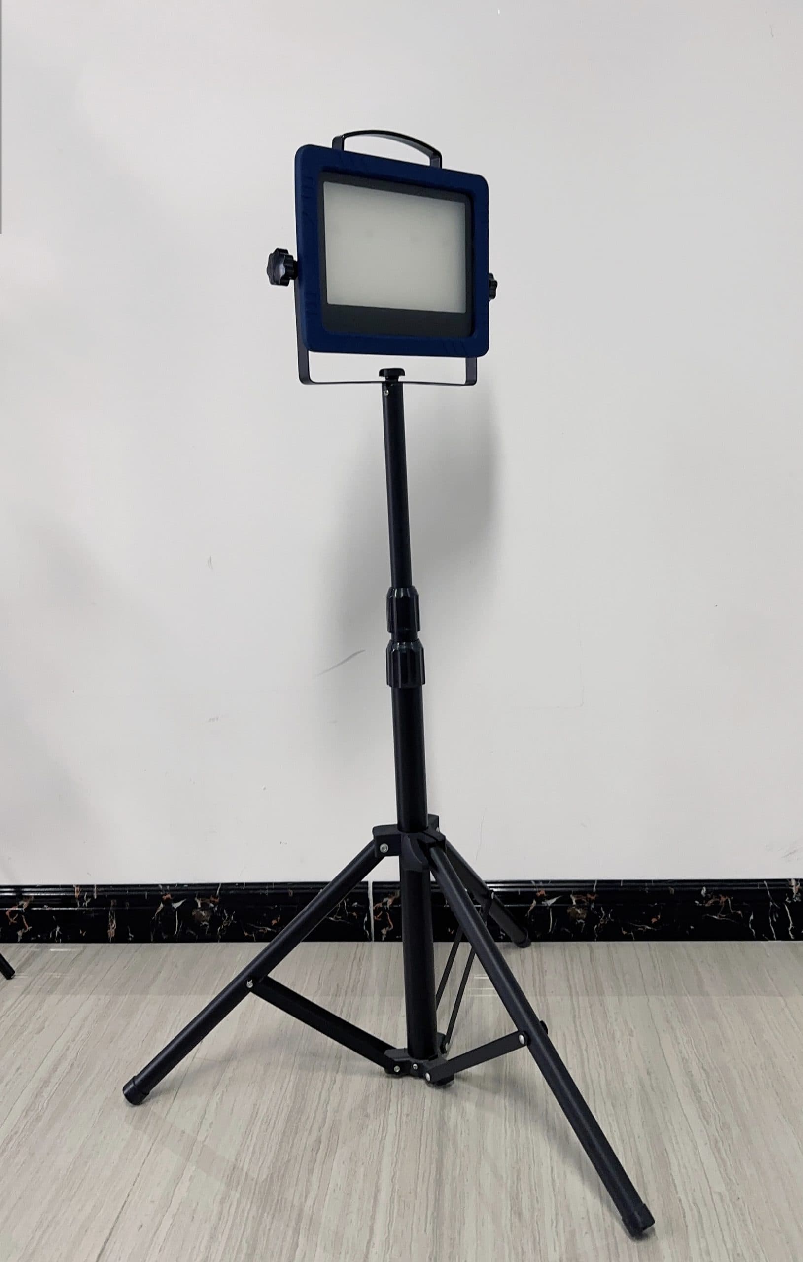 Tripod-2M-BK view 4